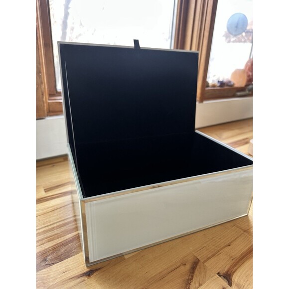 Trinket Box High End Glass Jewelry Box Stunning - Picture 2 of 2